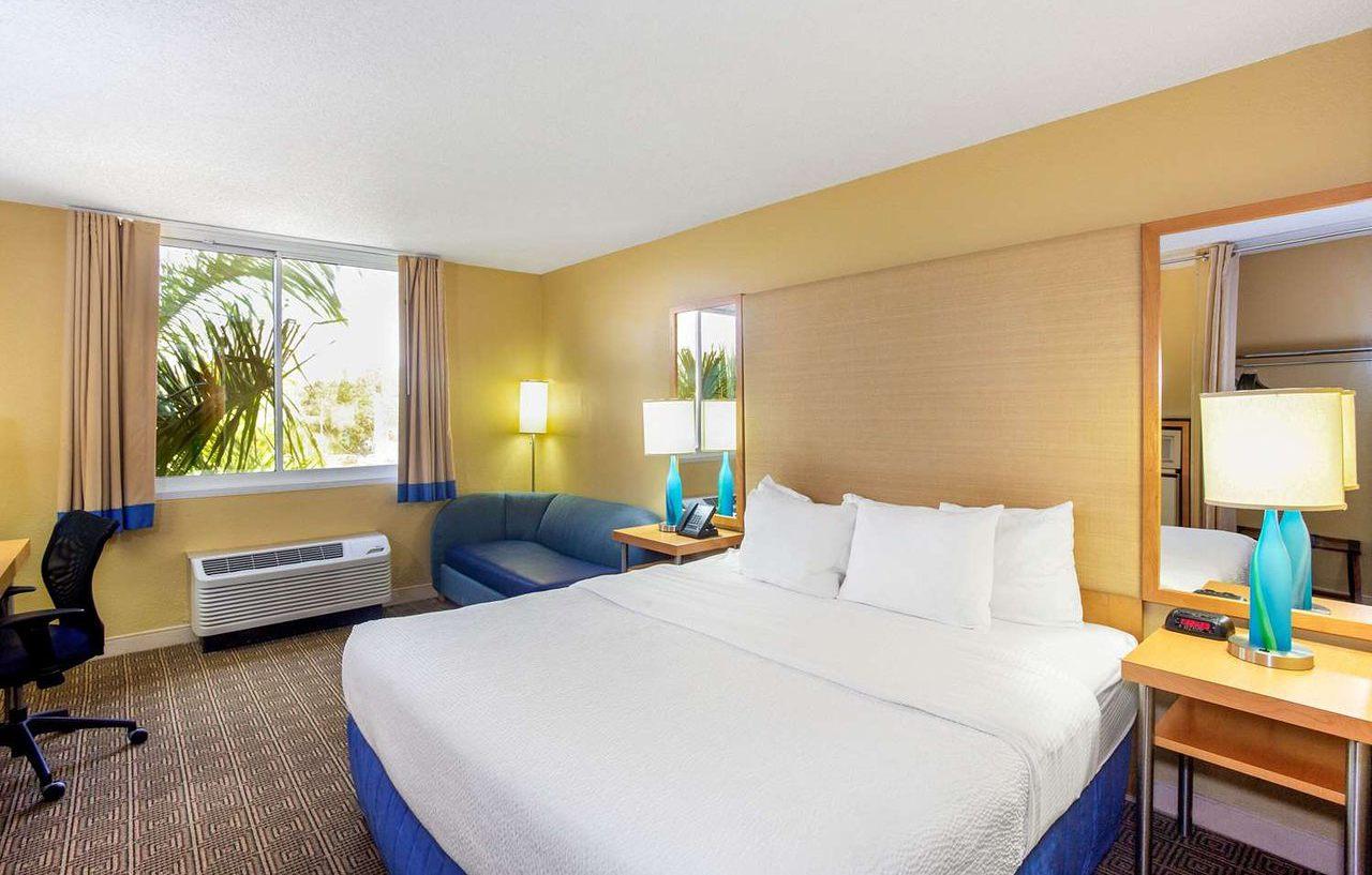 La Quinta By Wyndham Sarasota Downtown Hotel Buitenkant foto